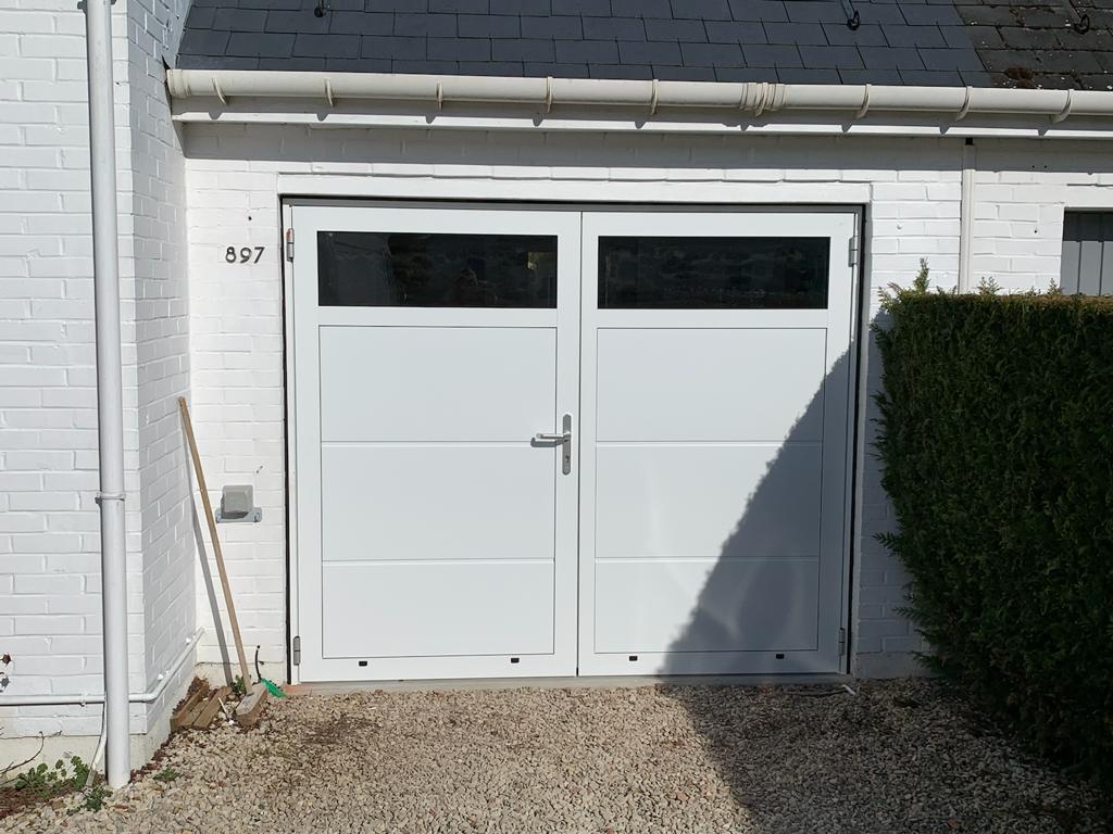 Installation porte de garage battante avec partie haute en acrylate à Bondues l Carton