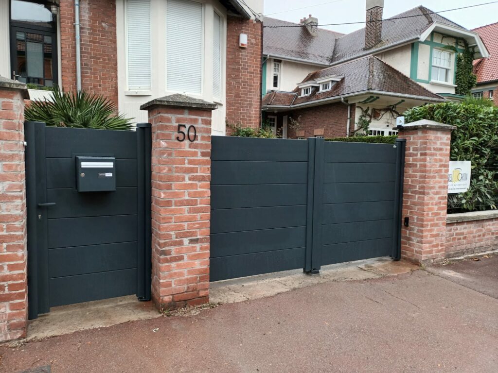 Installation d'un portail battant et portillon avec boîte aux lettres intégrée