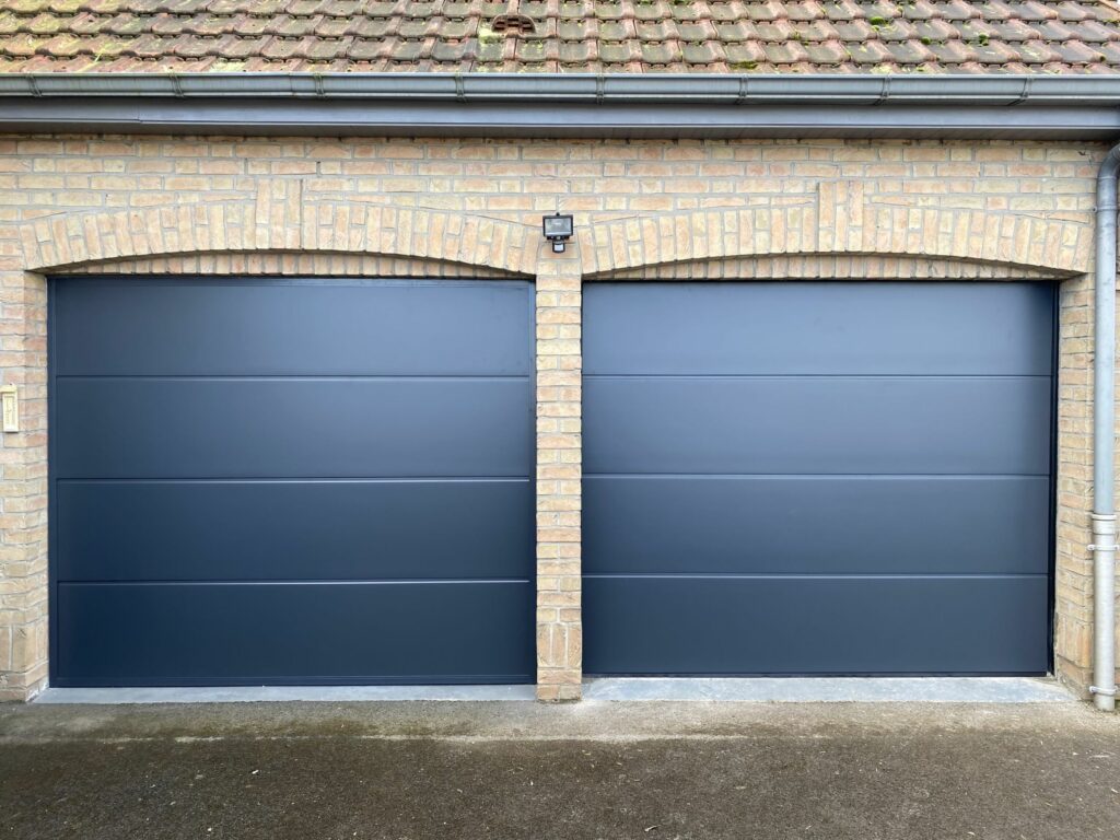 Installation de deux portes de garage