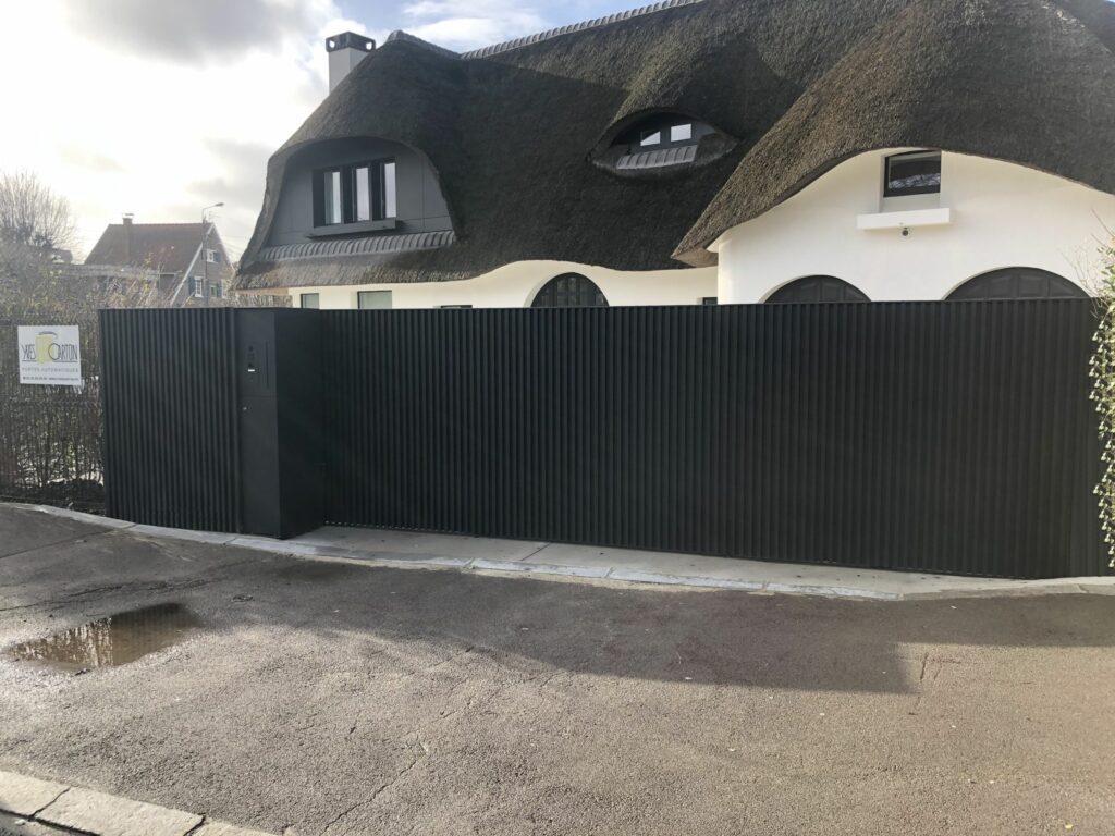 Installation d'un portail sur mesure en partenariat avec l'architecte Louis GAUSSIN, Lille