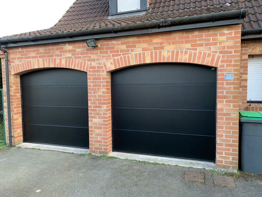 Satin plano noir sable
