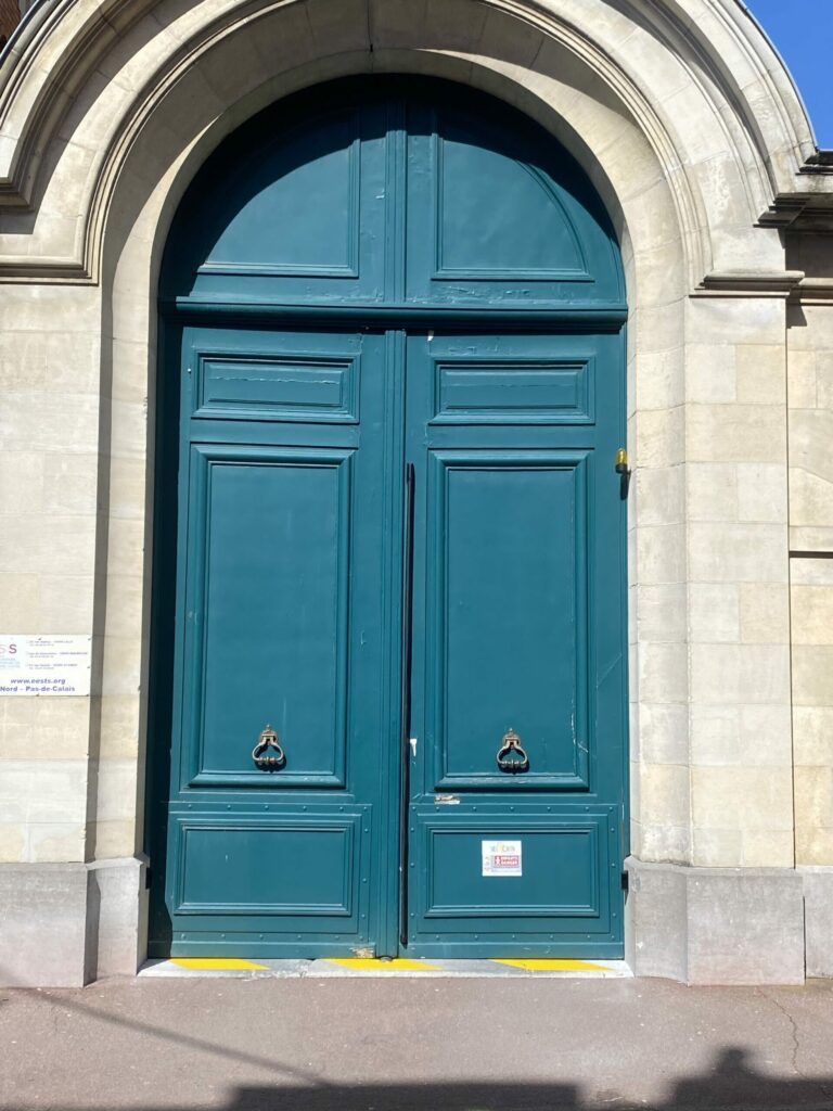 Porte cochère battante