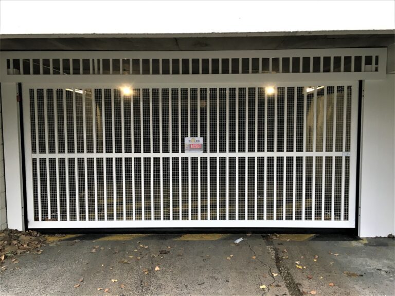 PORTE BASCULANTE - CARTON