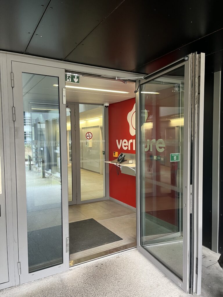 Porte d'entrée - CARTON 10