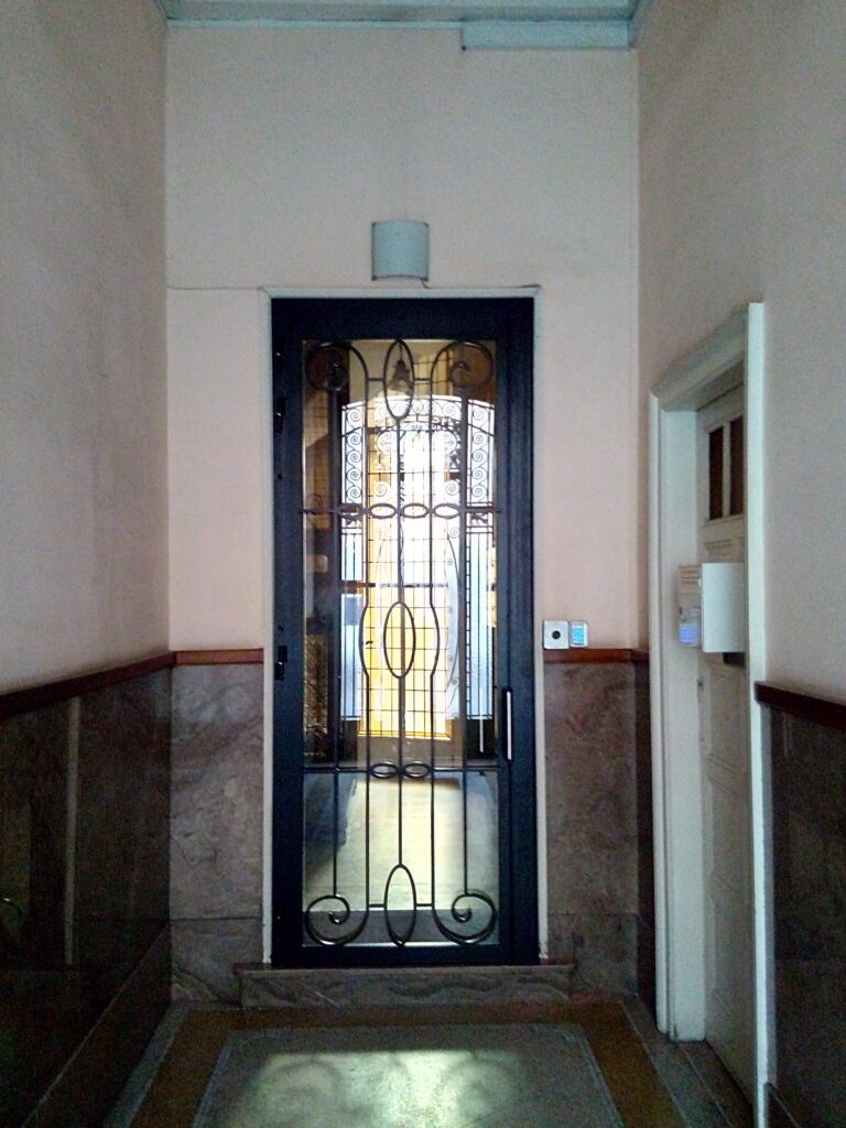 Porte d'entrée - CARTON 11