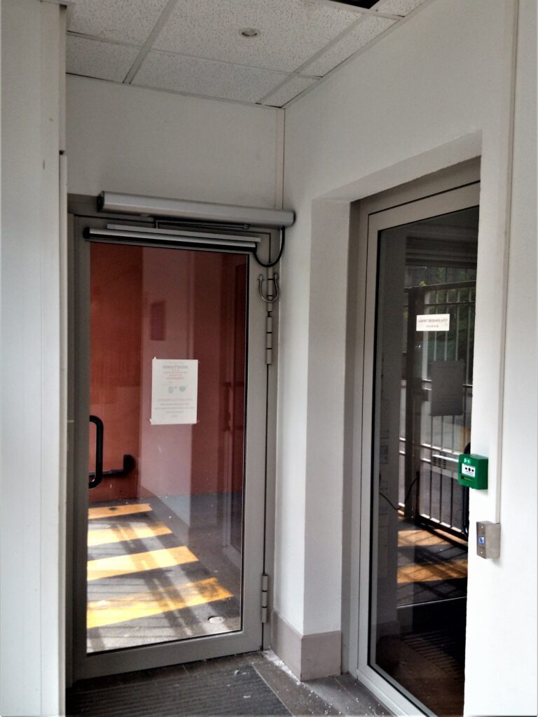 Porte d'entrée - CARTON 13
