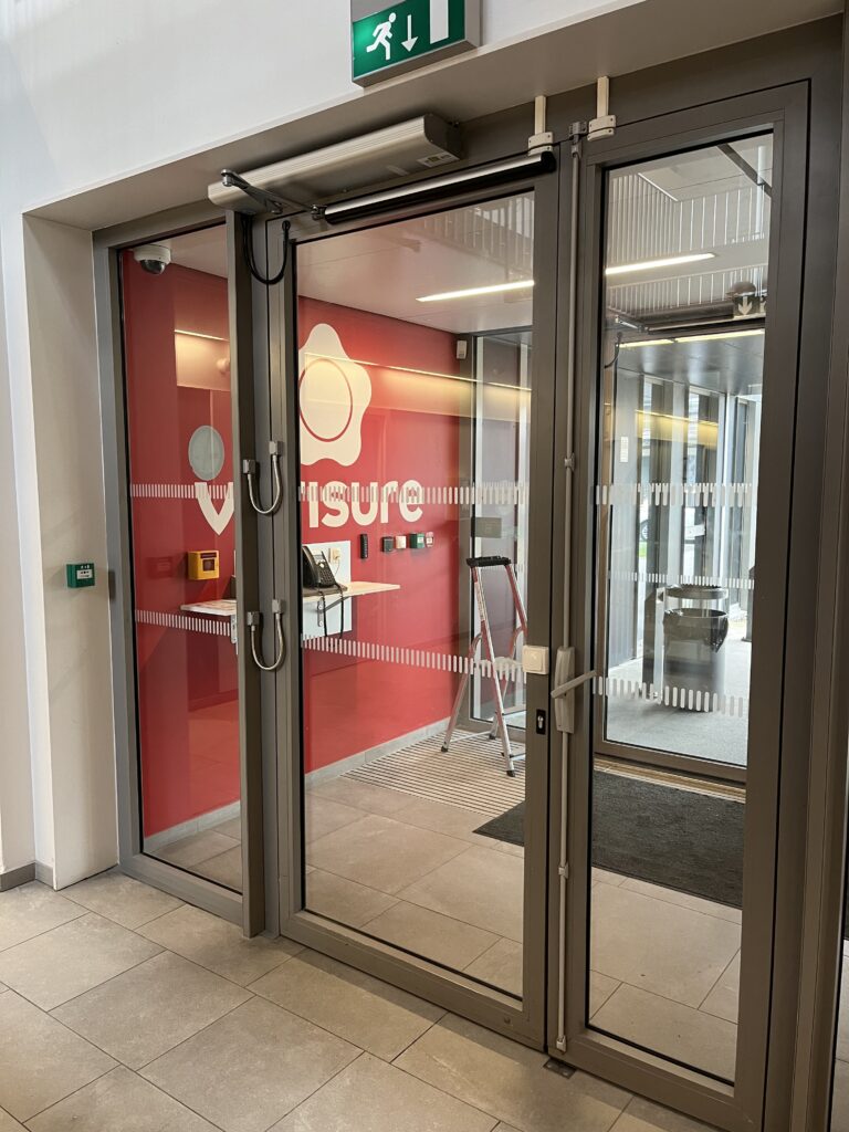 Porte d'entrée - CARTON 9
